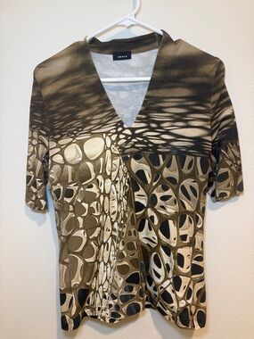 Akris Olive & Cream Abstract Geometric V-Neck Short Sleeve Top